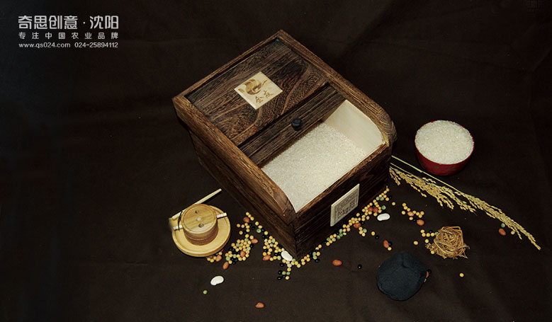 盤錦大米包裝設(shè)計(jì) 高端大米禮品盒設(shè)計(jì)  專業(yè)大米包裝設(shè)計(jì)